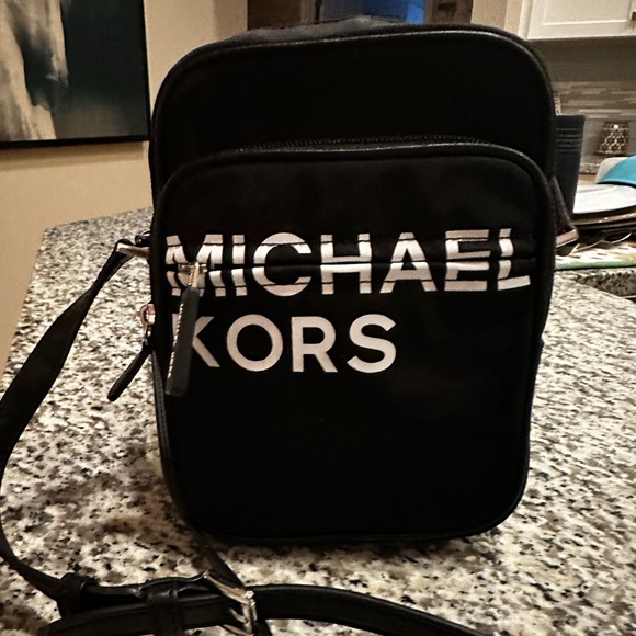 Michael Kors Handbags - Michael Kors Messenger Bag.